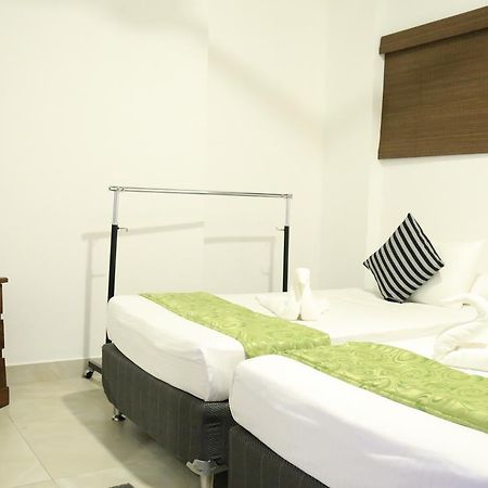 281 Kandy City Hostel & Rooms Deiyannewela Extérieur photo